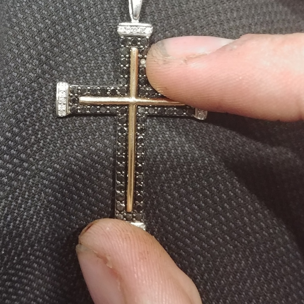 Linited 1 xtw black and white diamond with 14k gol